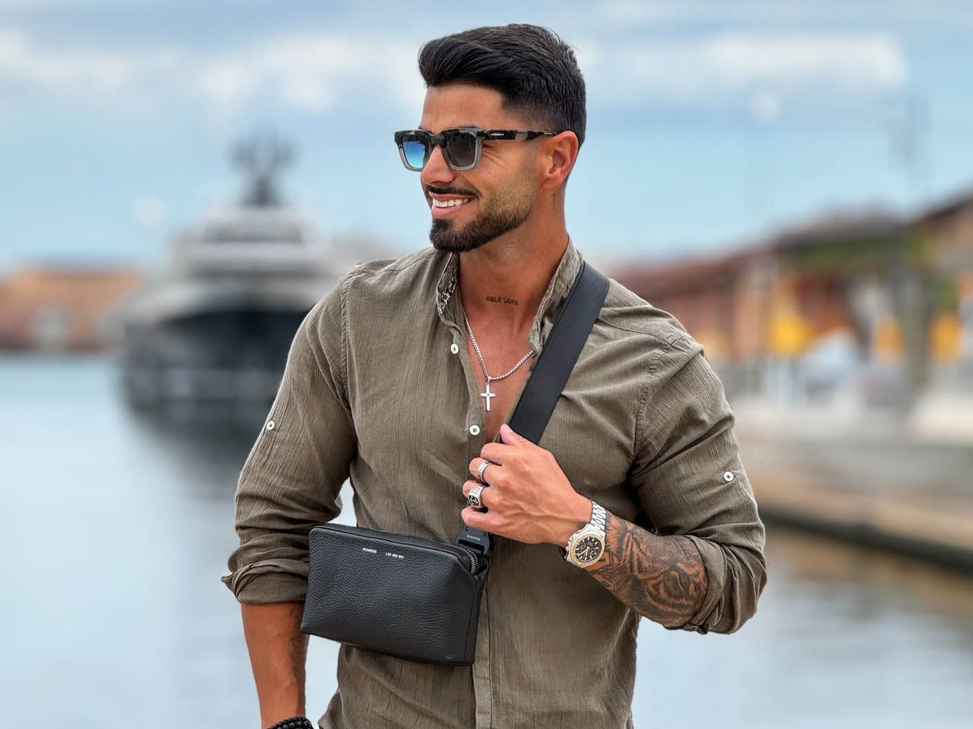 157 Essential Sling Tasche