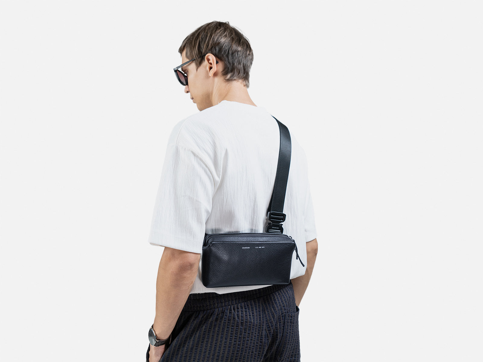 157 Essential Sling Tasche
