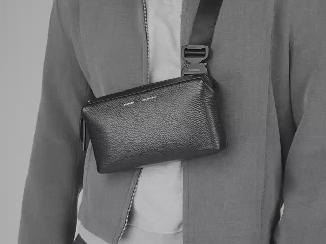 157 Essential Sling Tasche